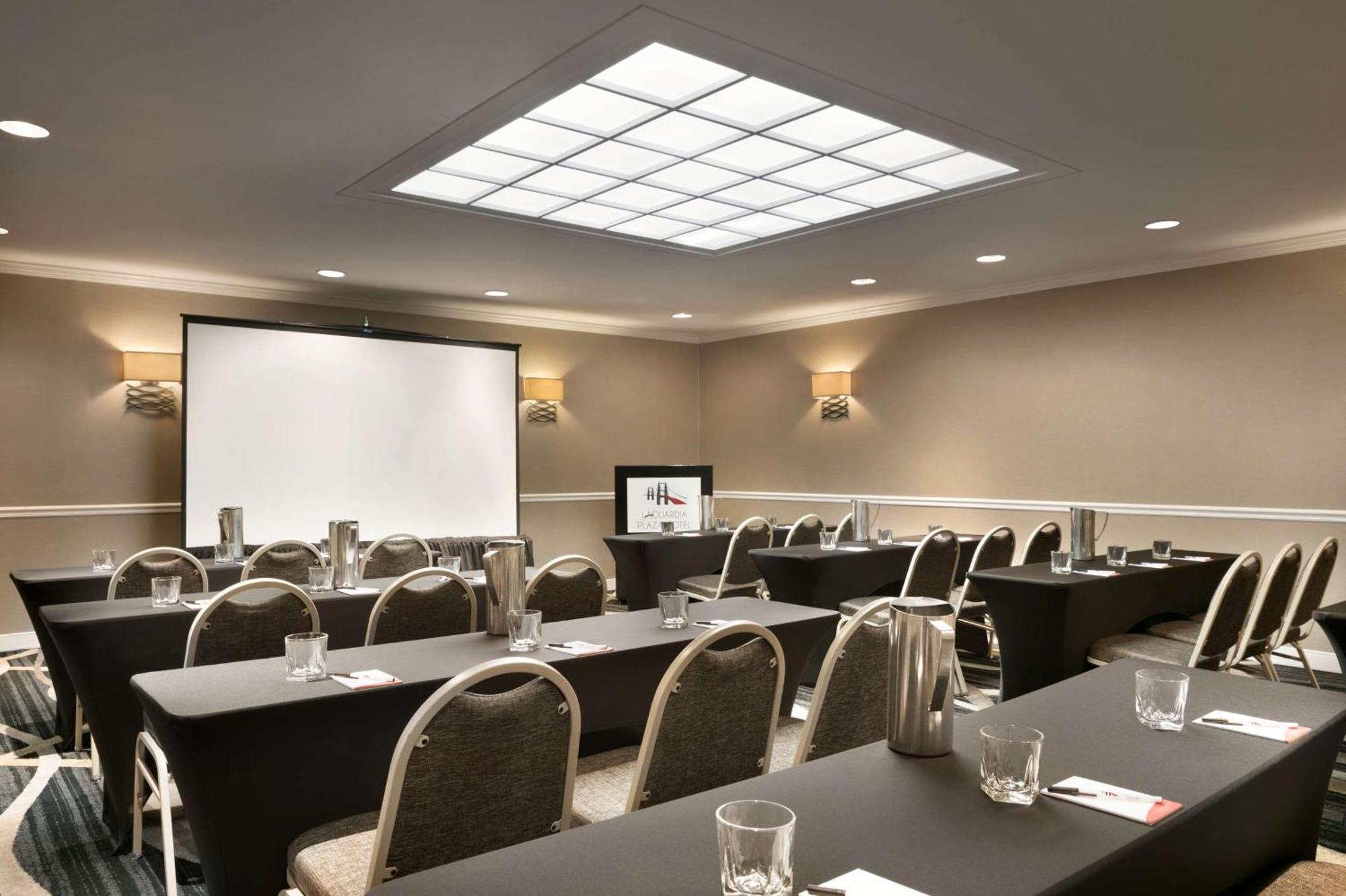 Laguardia Plaza Hotel New York Extérieur photo